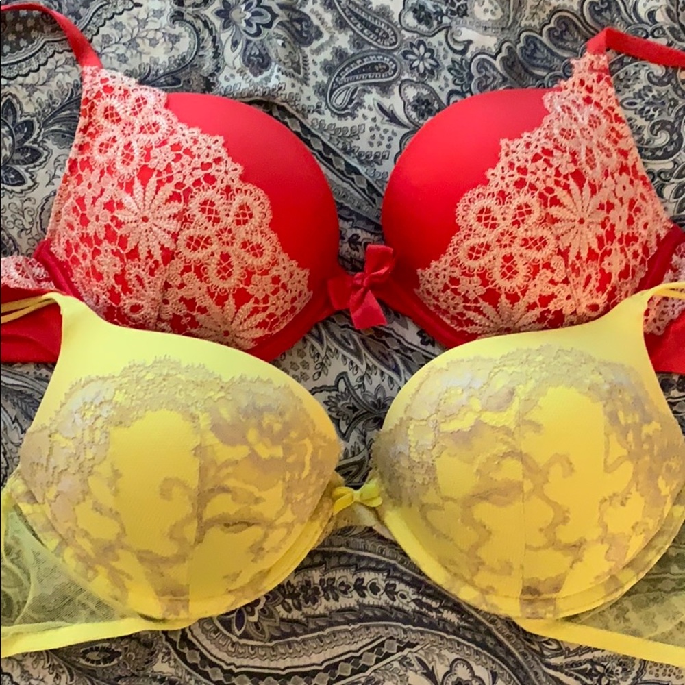 Set of 2 Victoria’s Secret Bras